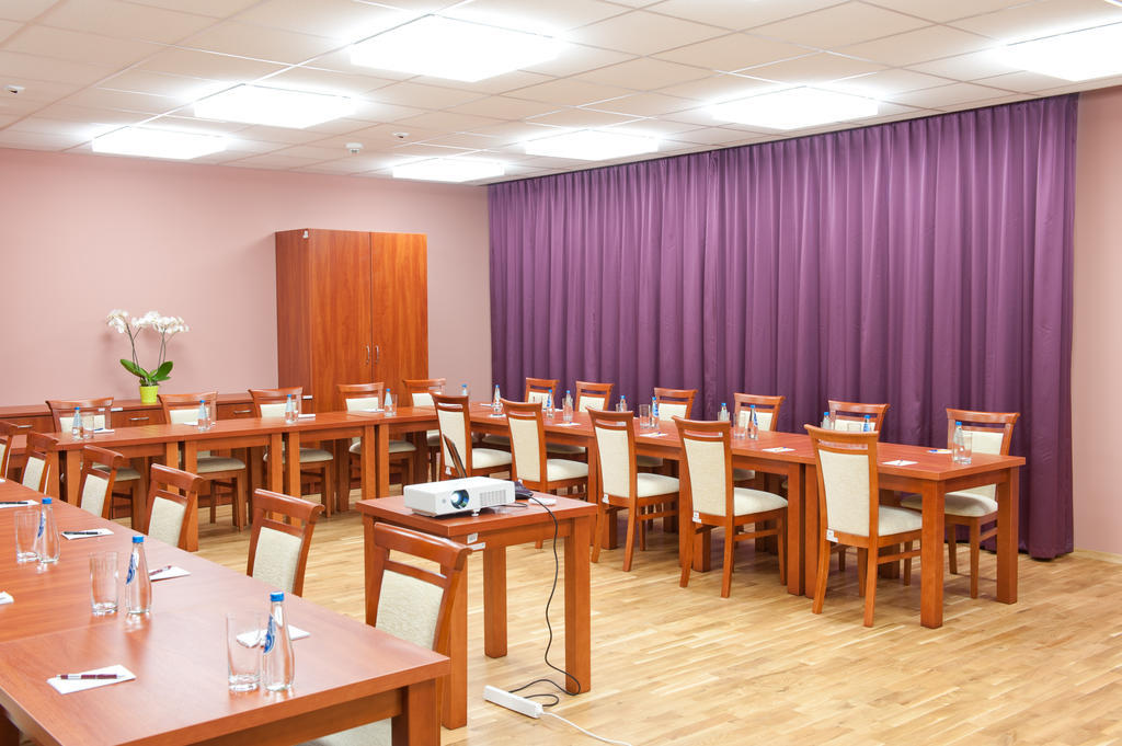 Ckm Centrum Konferencyjne Mazowsze Otrebusy ภายนอก รูปภาพ