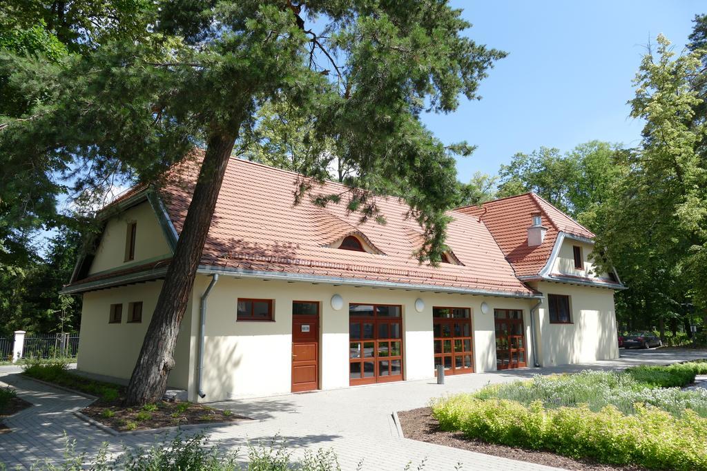 Ckm Centrum Konferencyjne Mazowsze Otrebusy ภายนอก รูปภาพ