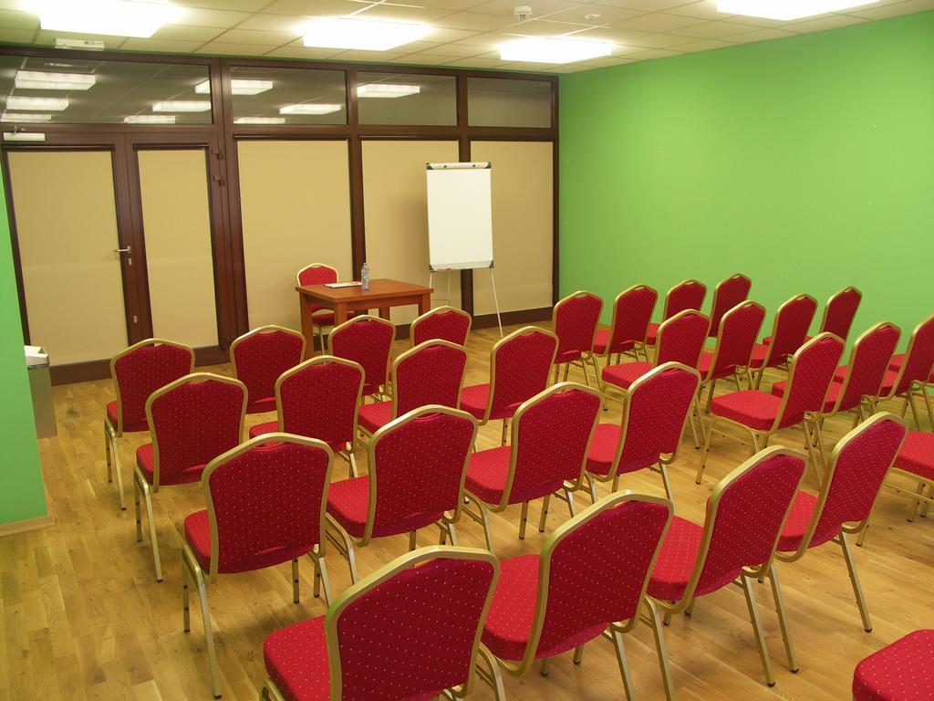 Ckm Centrum Konferencyjne Mazowsze Otrebusy ภายนอก รูปภาพ