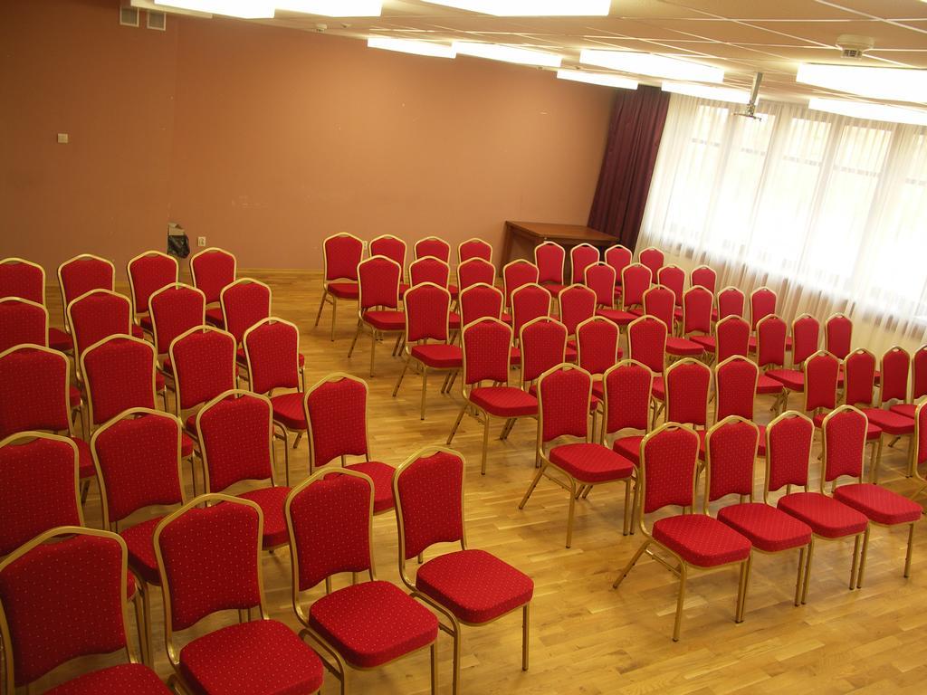 Ckm Centrum Konferencyjne Mazowsze Otrebusy ภายนอก รูปภาพ